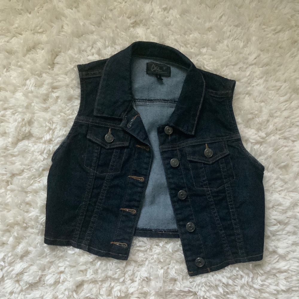 Sleeveless jean jacket